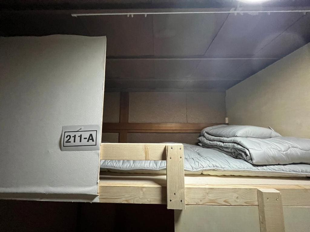 Mixed Dormitory Room room - Image 3