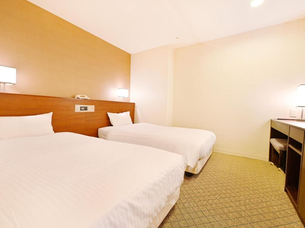 Twin Room with Extra Bed room - Image 1