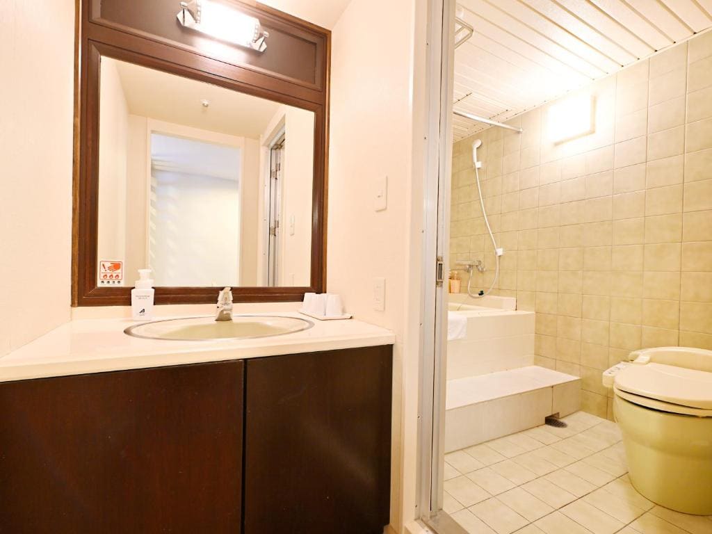 Family Room room - Image 3