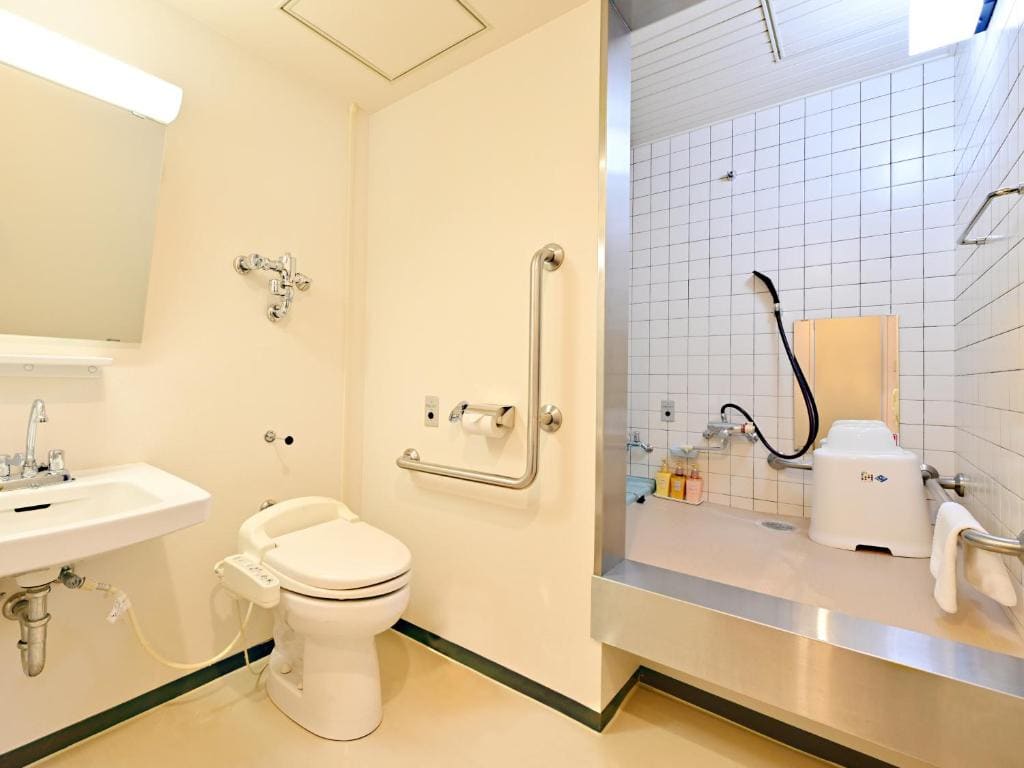 Twin Room - Disability Access room - Image 3