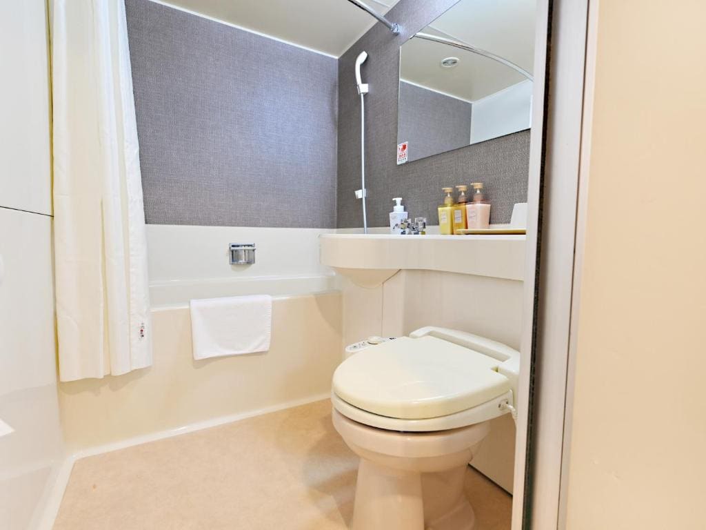 Twin Room - Disability Access room - Image 2