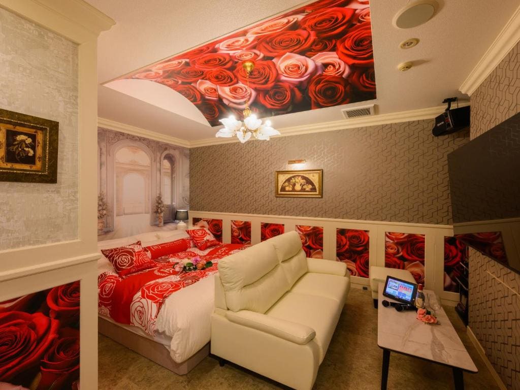 Kitchen Room with laundry&Karaoke room - Image 1