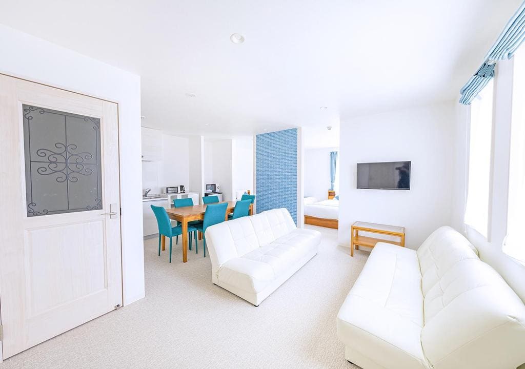 Deluxe Family Room room - Image 3