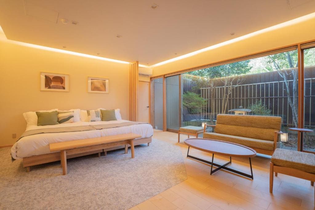 Suite with Garden View room - Image 3