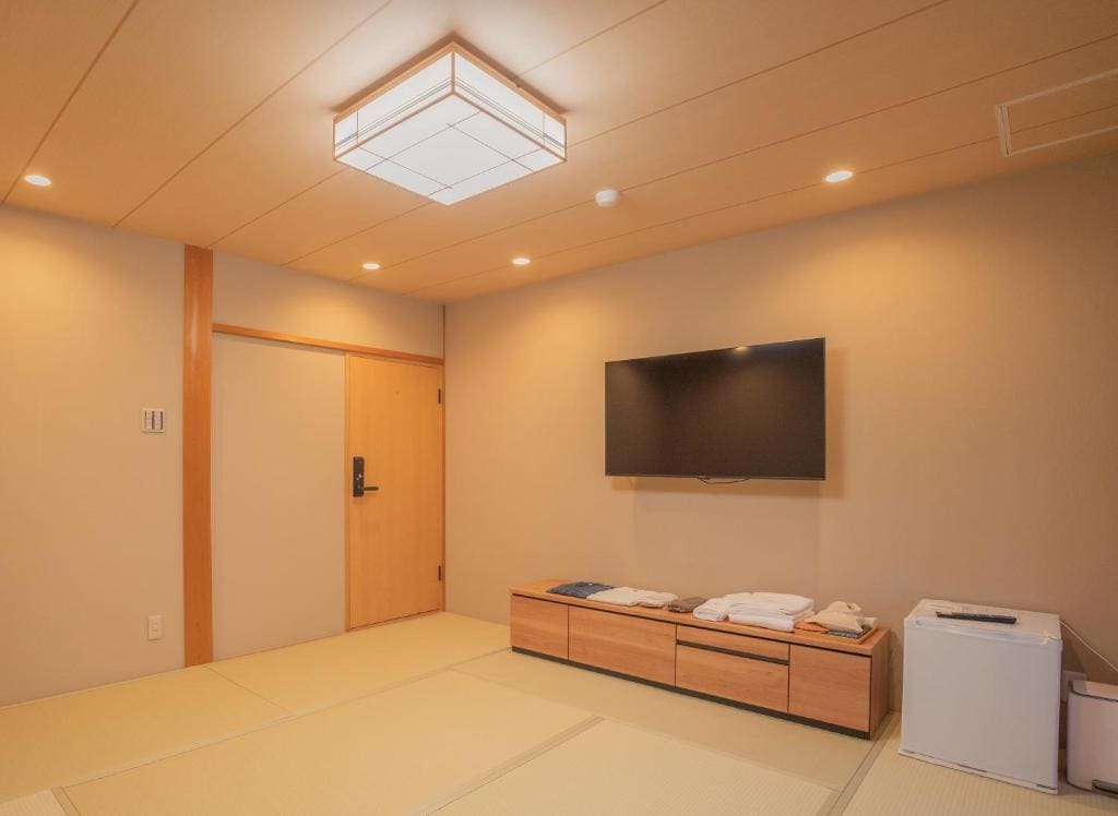 Family Room room - Image 2