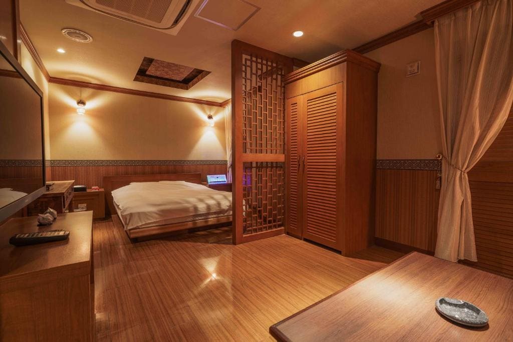 Double Room with Private Bathroom room - Image 2