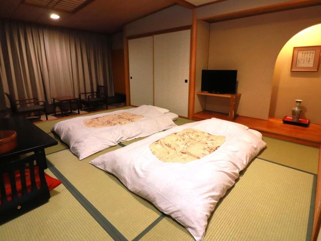 Japanese-style Room with 10 Tatami Non-Smoking + Buffet Dinner Included (View/Building Assigned on Arrival) room - Image 3