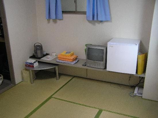 Japanese-Style Single Room with Shared Bathroom room - Image 2