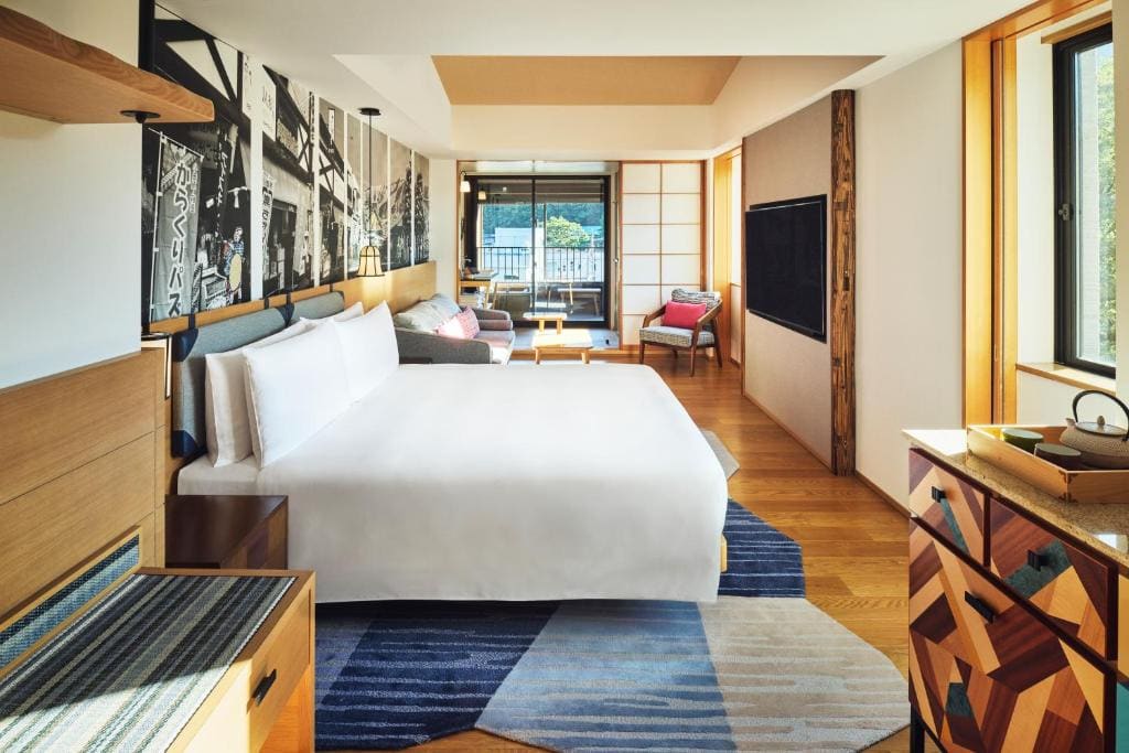 Premium Corner King Room with River View room - Image 3