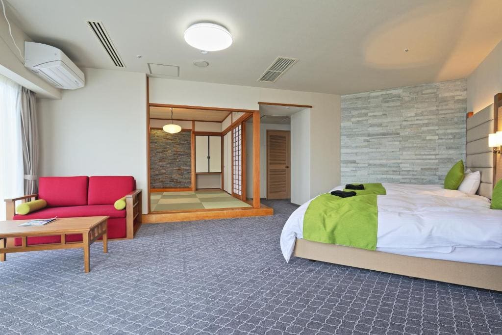 Superior Family Room room - Image 1
