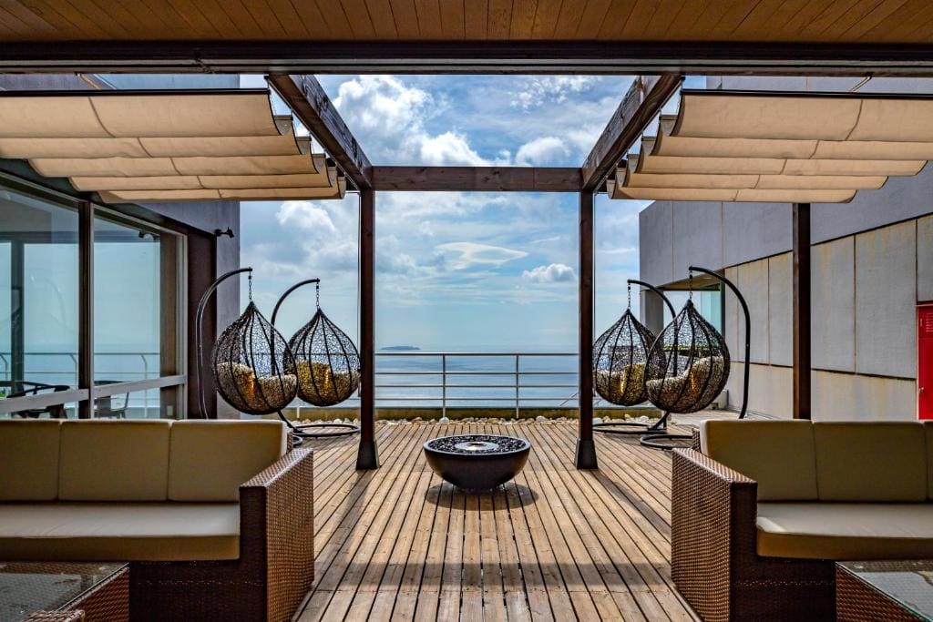 Quadruple Room with Private Bathroom room - Image 2
