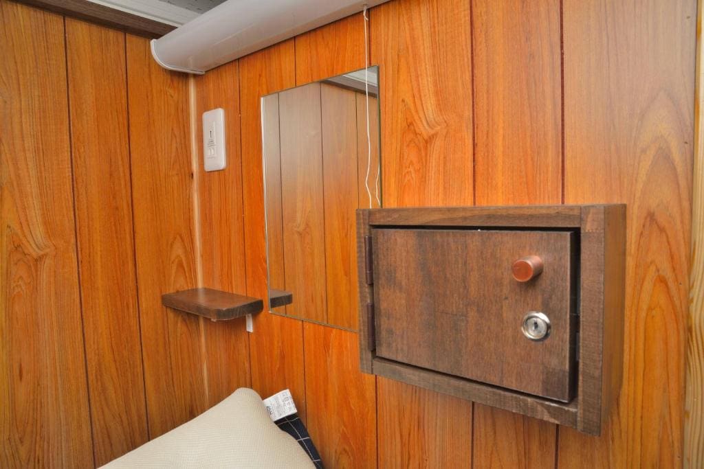 Bunk Bed in Mixed Dormitory Room room - Image 3