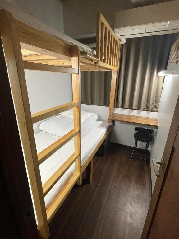 Semi-Private Room for 2 People with Shared Bathroom - Non-Smoking room - Image 1