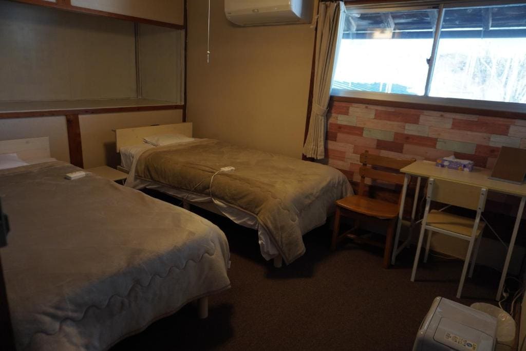 Twin Room room - Image 2