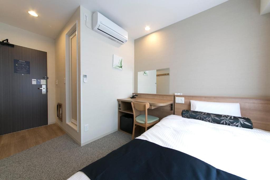 Single Room - Non-Smoking room - Image 1