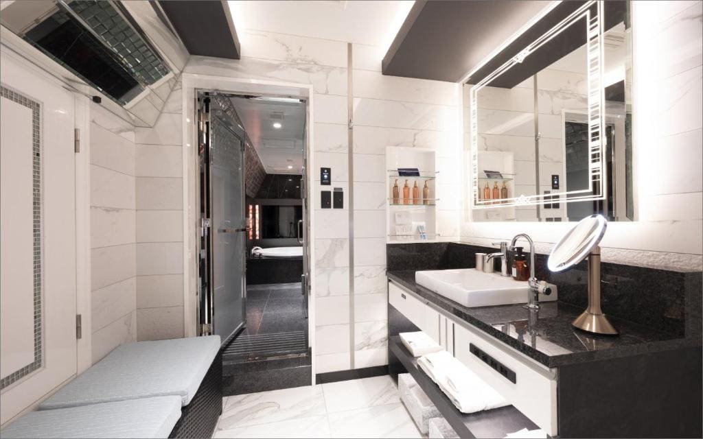 King Suite room - Image 3