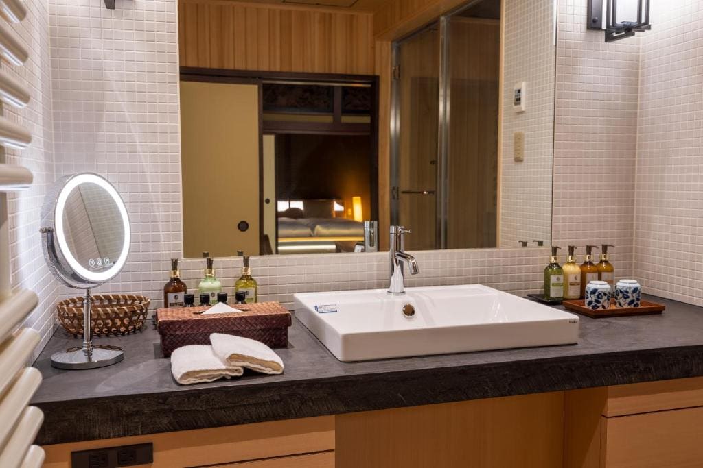 Exective Family Room with Hot Spring Open-Air Bath "Gyokoso" room - Image 1