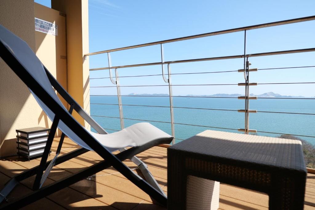 Superior Twin Room - Ocean View Top Floor with Shower Booth & Deck room - Image 2