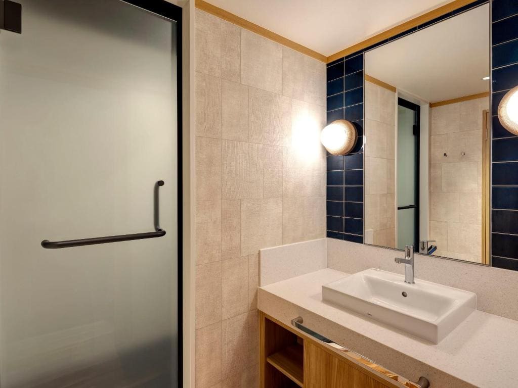 Superioer Twin Room with Ocean View and Shower Booth - Non-Smoking room - Image 2