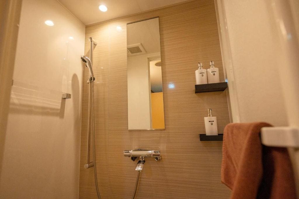 River Front Triple(With Shower Booth)- no pets allowed room - Image 2