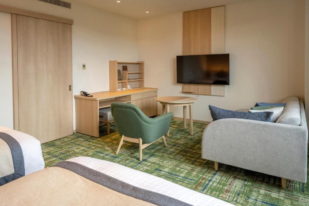 Family Fourth with Private Bathroom - Non-Smoking- no pets allowed room - Image 3