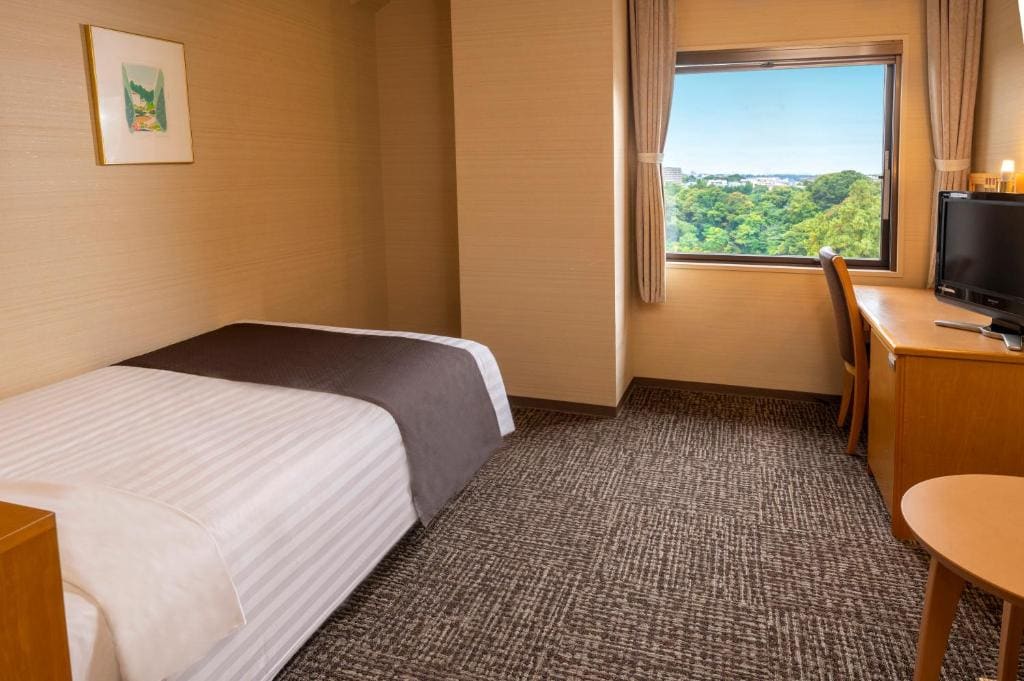 Small Double Room with Private Bathroom - Non-SmokingBathroom - no pets allowed room - Image 1