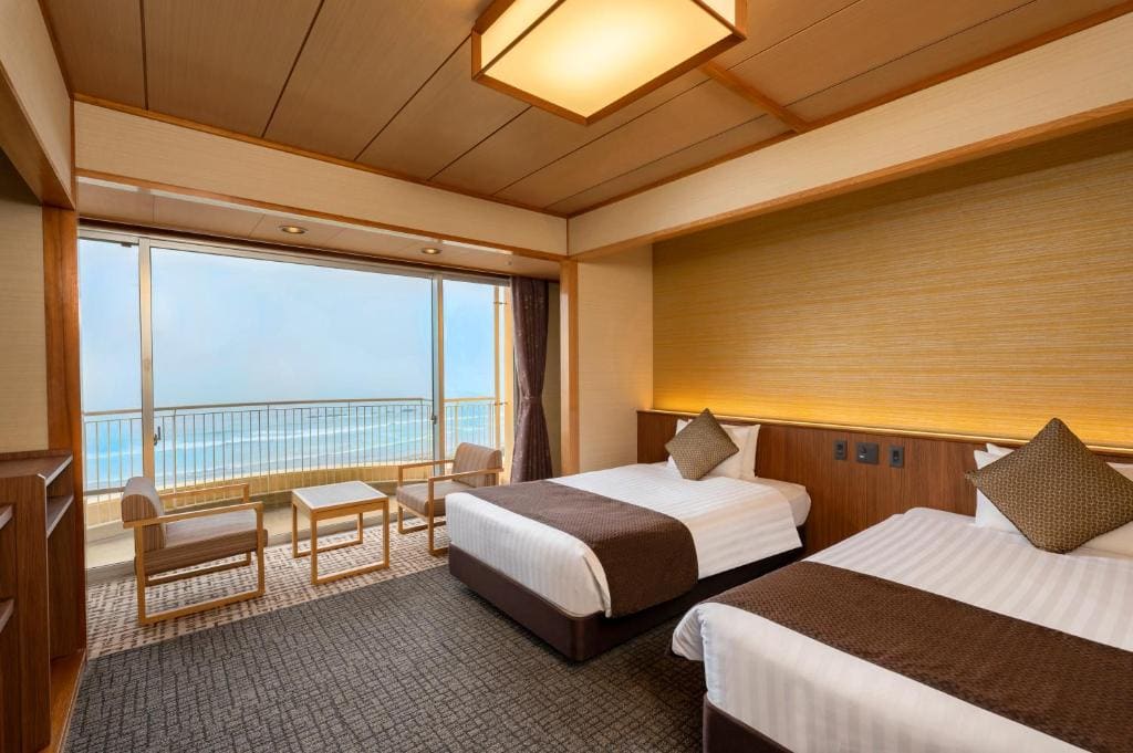 Superior Twin Room with private bathroom room - Image 2
