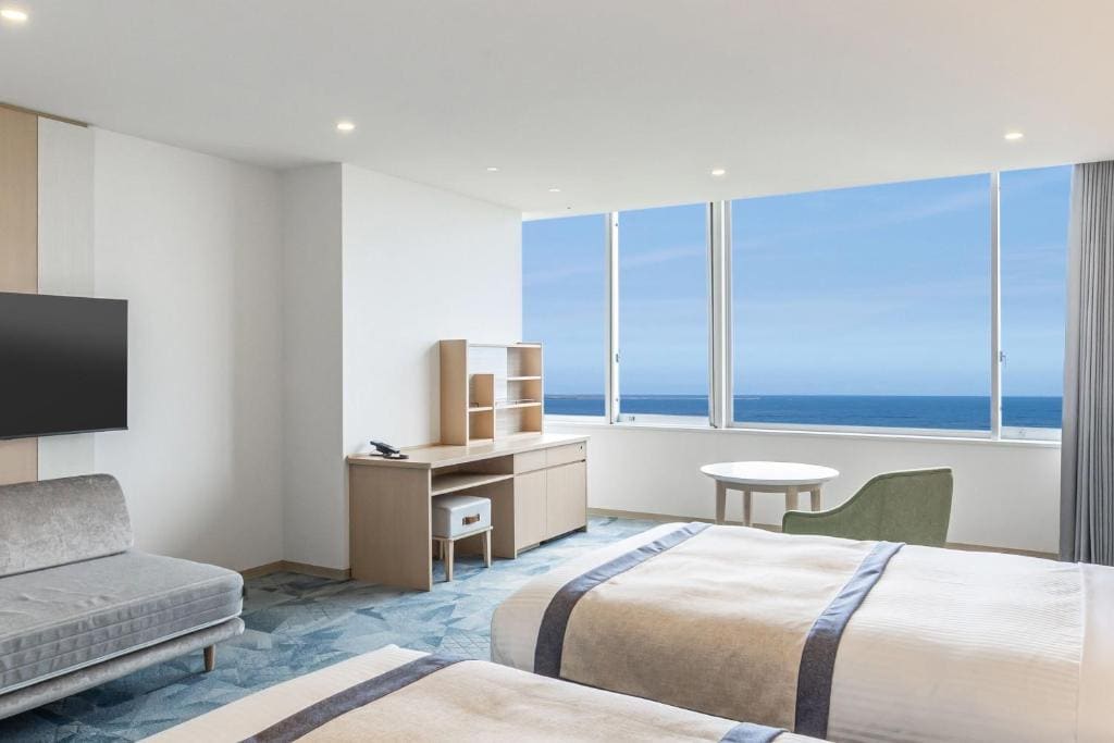 Superior Twin Room room - Image 3