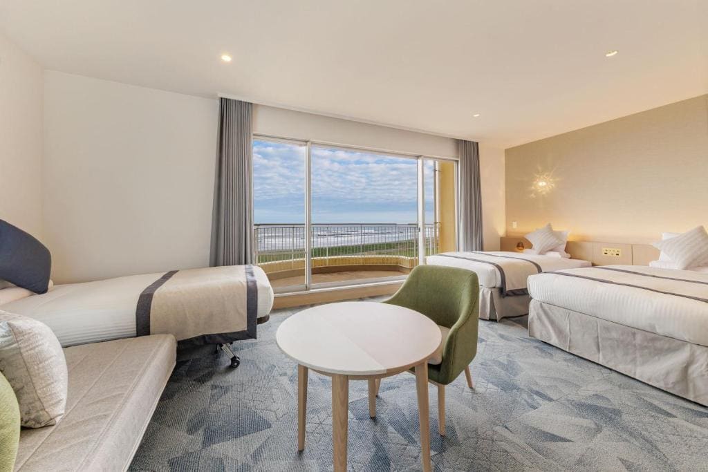 Family Twin Room with private bathroom room - Image 1