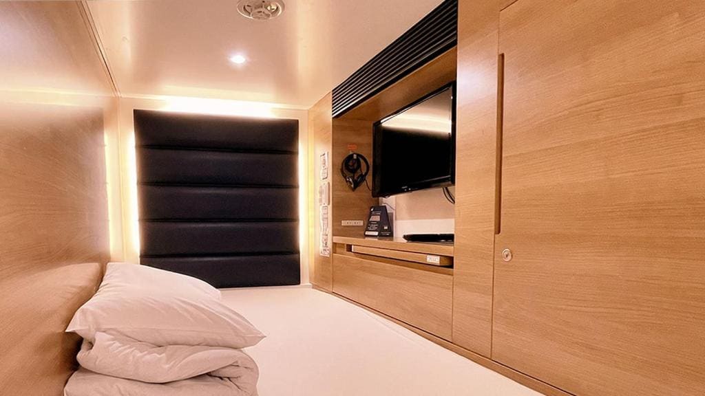 Standard Capsule Room - Male Only room - Image 3