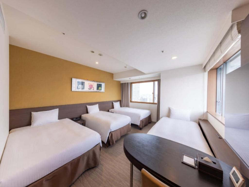 Family Room with Twin + Two Extra bed - Non-Smoking room - Image 1