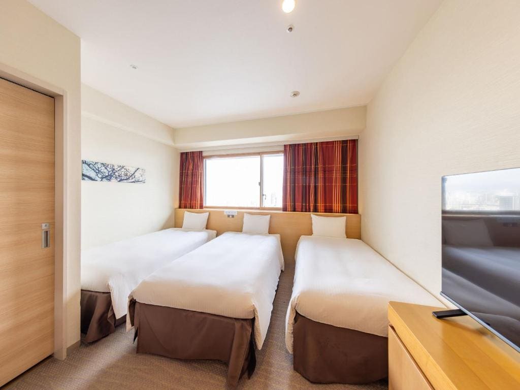 Standard Twin Room with Extra Bed - Non-Smoking room - Image 2