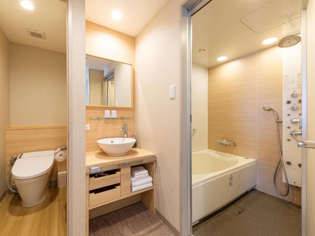 Family Room with Twin + Two Extra bed - Non-Smoking room - Image 2