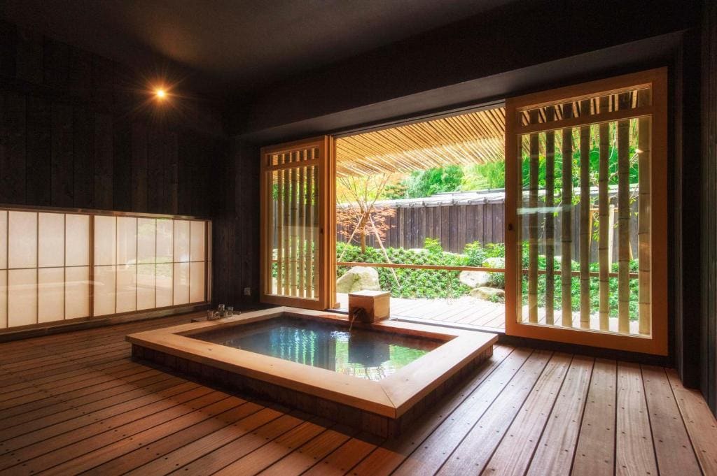 Deluxe Suite with Open-Air Bath "KIRAMEKI" room - Image 3