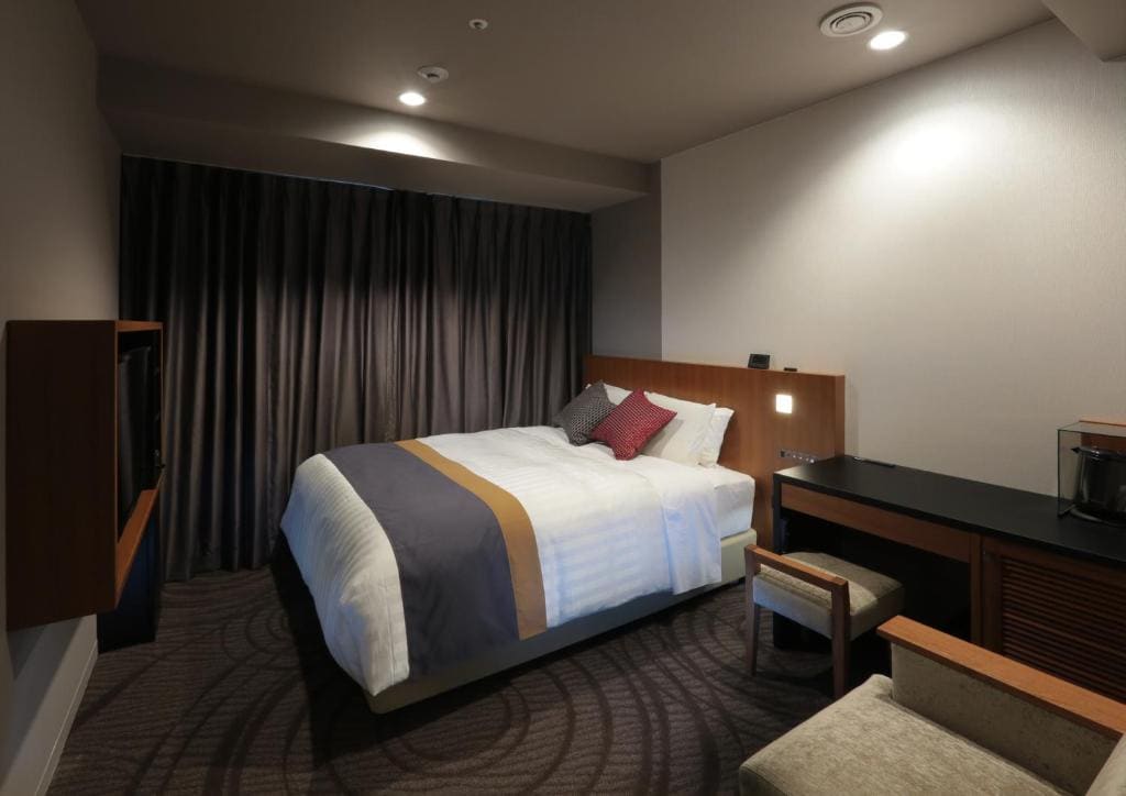 Small Double Room - Non-Smoking room - Image 1