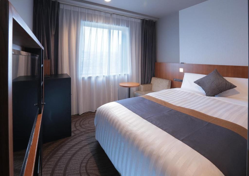 Small Double Room - Non-Smoking room - Image 2
