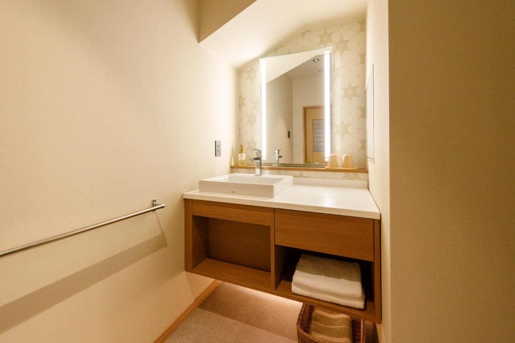Superior Family Room room - Image 3