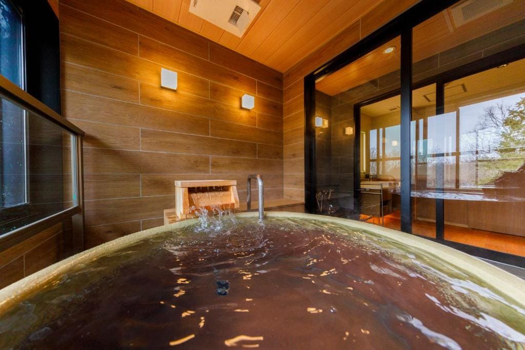 Suite with Spa Bath room - Image 3