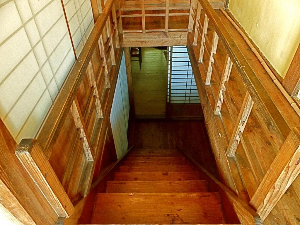 Standard Twin Room with Shared Bathroom room - Image 2
