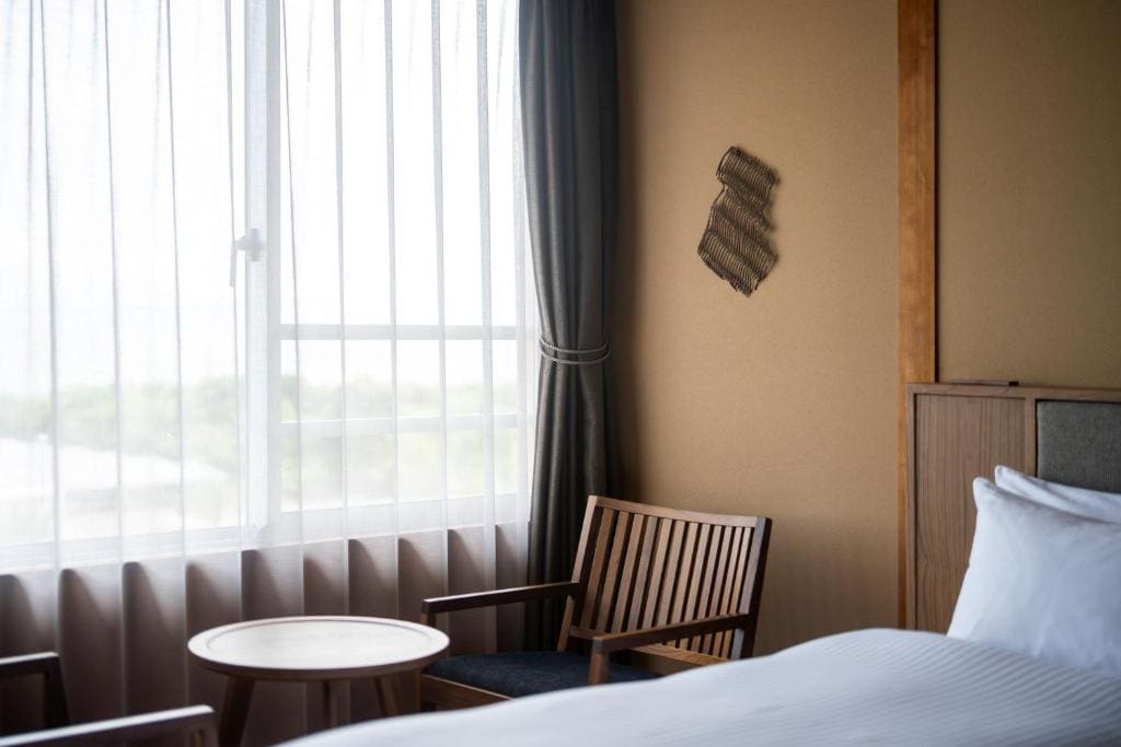 Standard Twin Room with Sea View room - Image 2