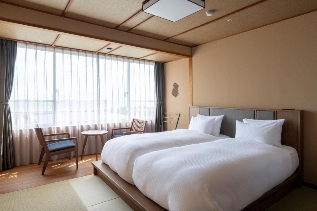Standard Twin Room with Sea View room - Image 1