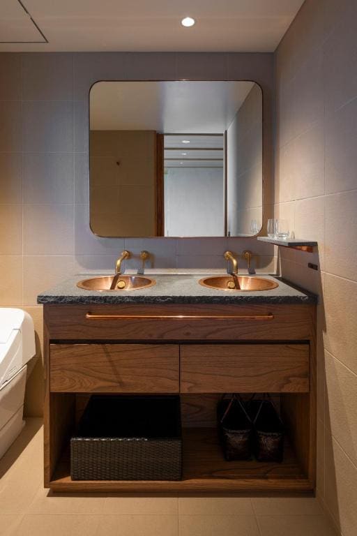 Quadruple Room with Shower room - Image 3