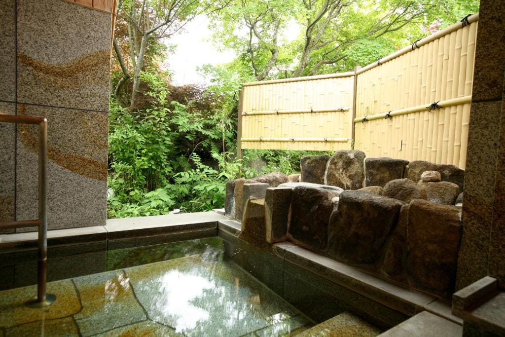 Family Room with Private Bathroom room - Image 3