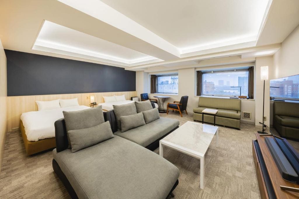 Superior Family Room room - Image 2