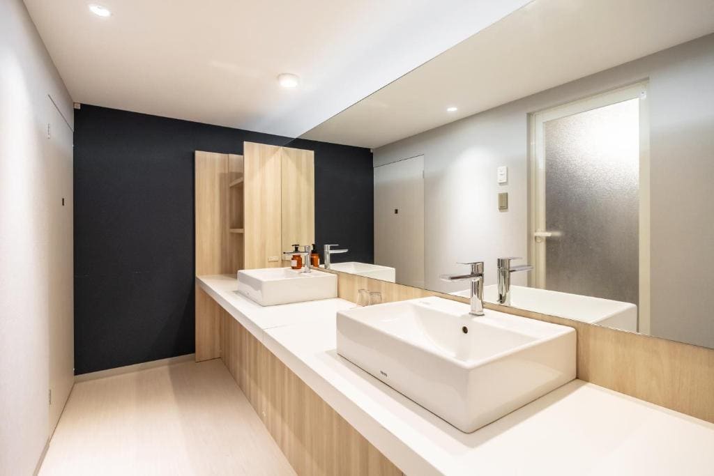 Family Room with Bathroom room - Image 3