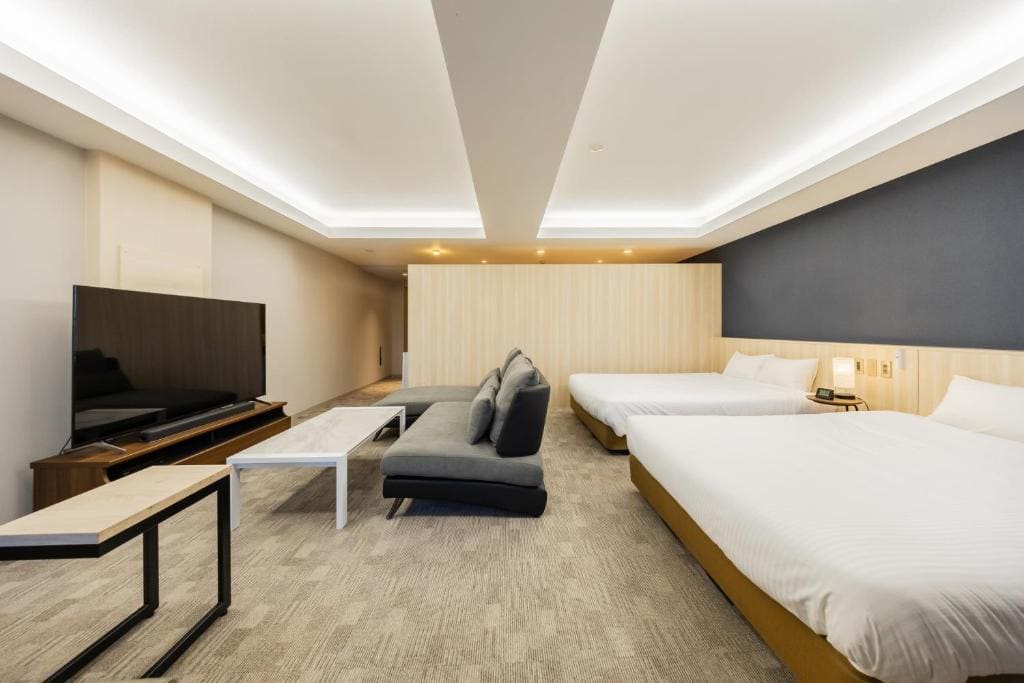 Superior Family Room room - Image 1