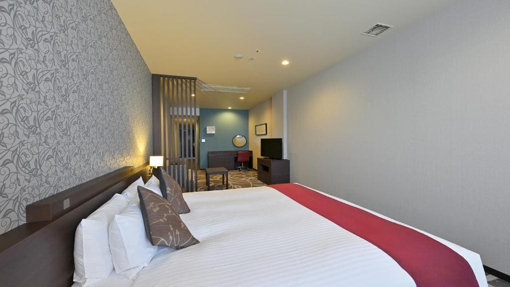 Deluxe Triple Room with Extra Bed room - Image 1