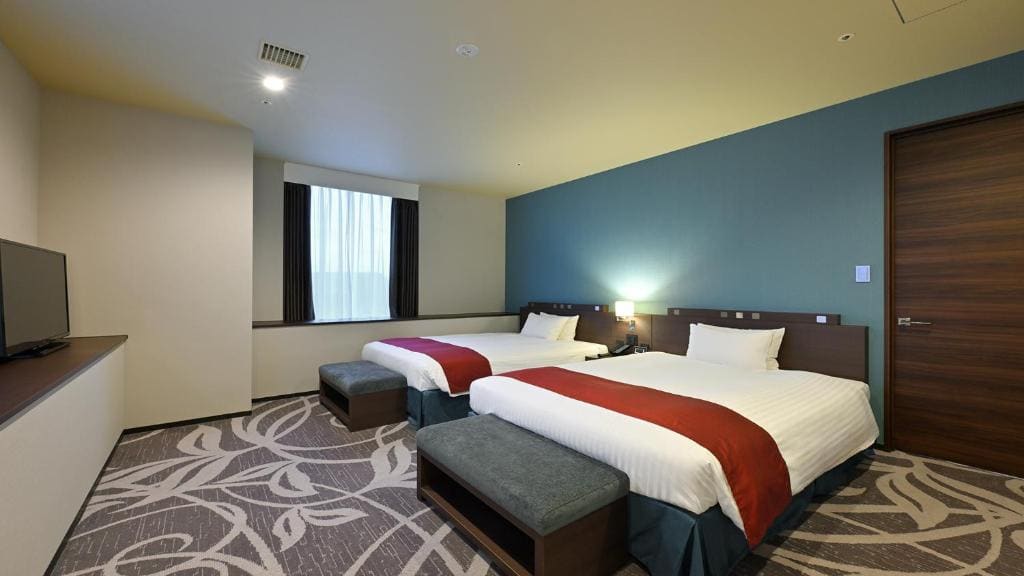 Corner Suite with Two Double Beds room - Image 1