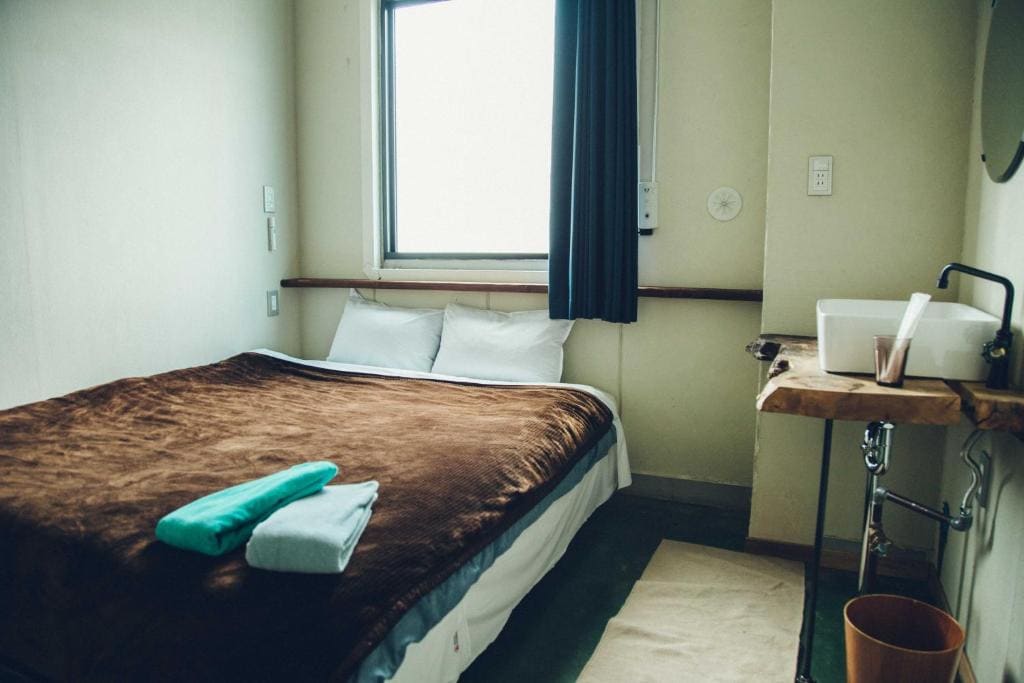 Double Room with One Queen Bed room - Image 2