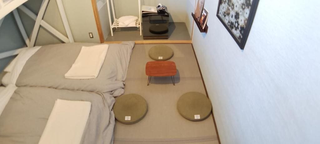 Economy Triple Room with Shared Bathroom room - Image 3